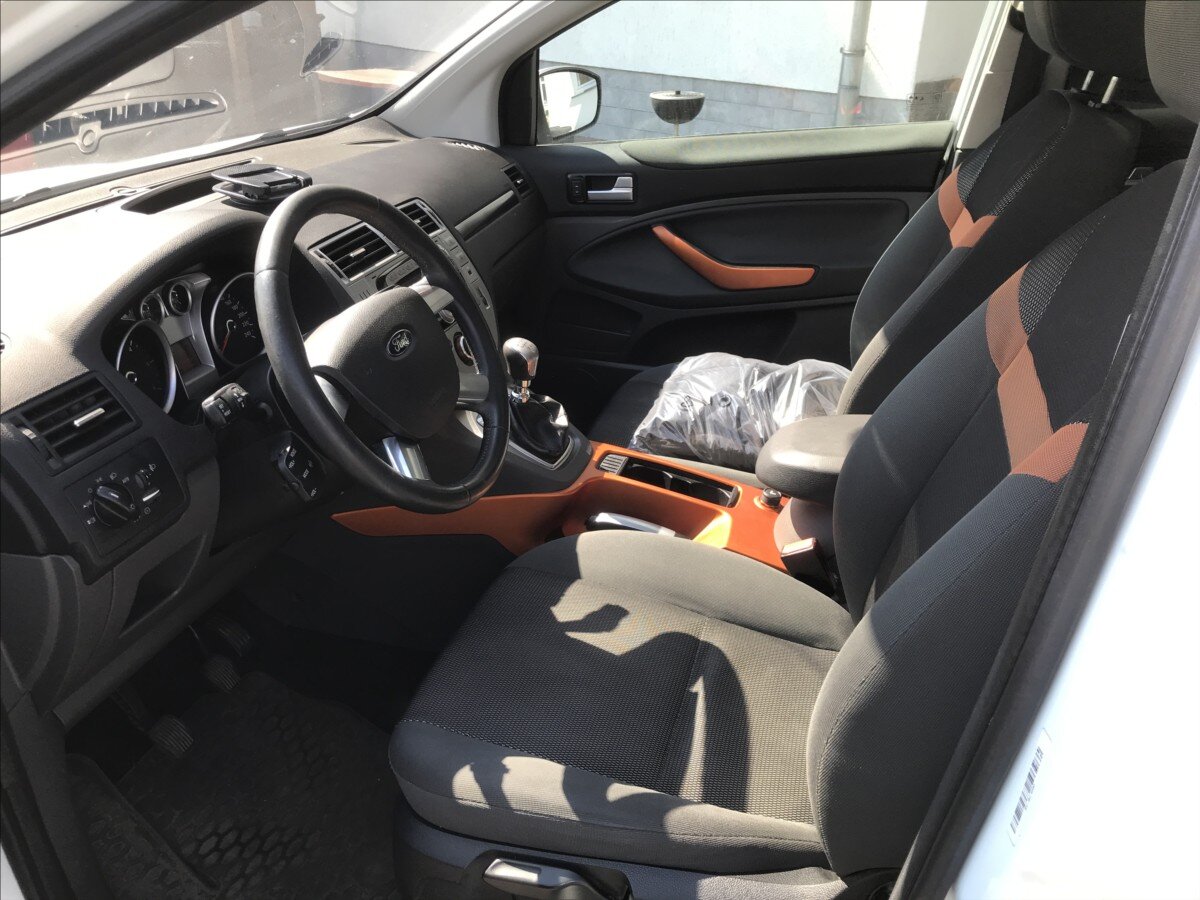 Ford Kuga SUV / Terénní 2,0 l 120 kw