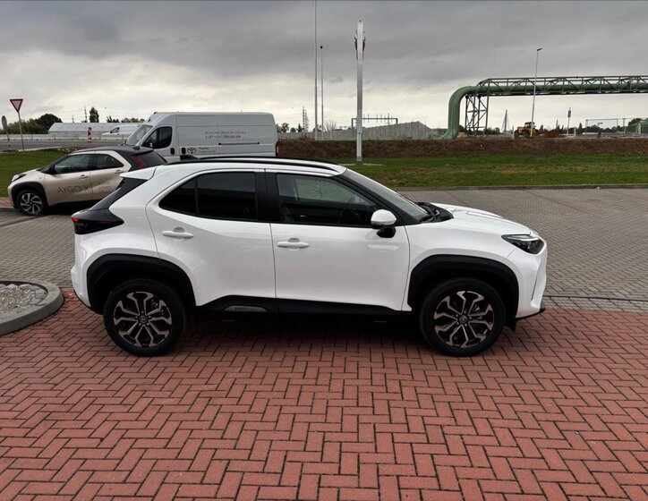 Toyota Yaris Cross 4