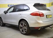 Porsche Cayenne SUV 4,8 l 405 kw