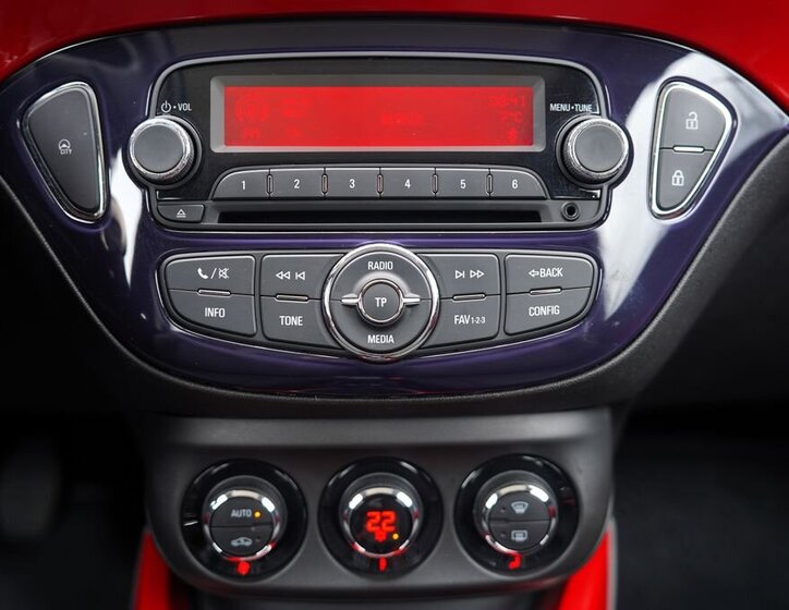 Opel Adam Hatchback 1,4 l 64 kw