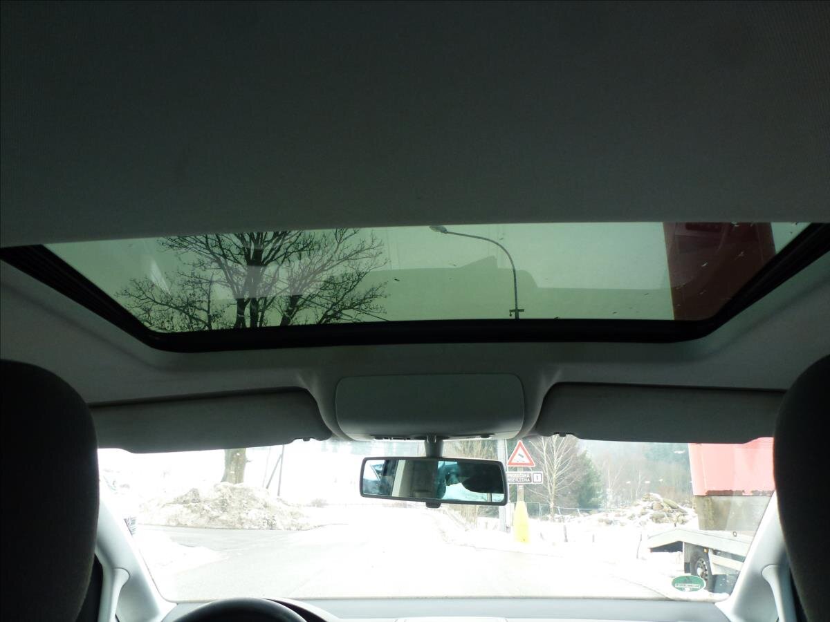 Volkswagen Touran Kombi 2,0 l 100 kw