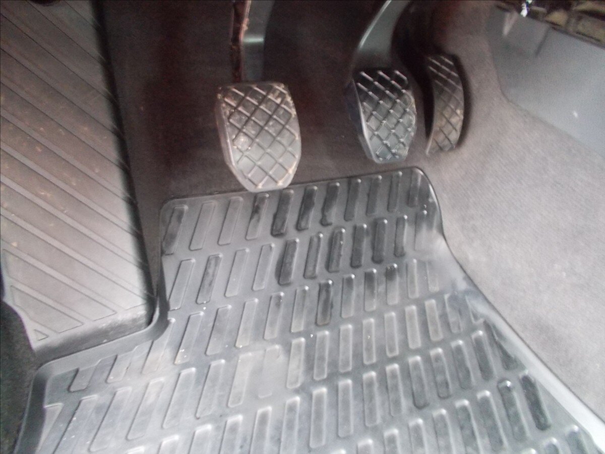 Audi A4 Sedan / Limuzína 2,0 l 103 kw