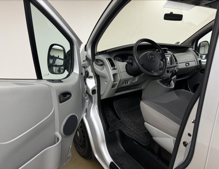 Opel Vivaro Kombi 2,5 l 107 kw