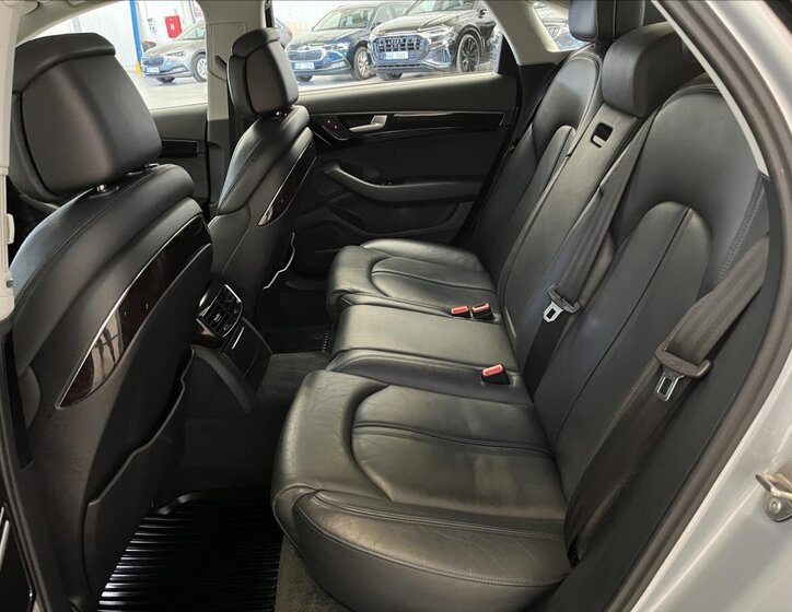 Audi A8 23