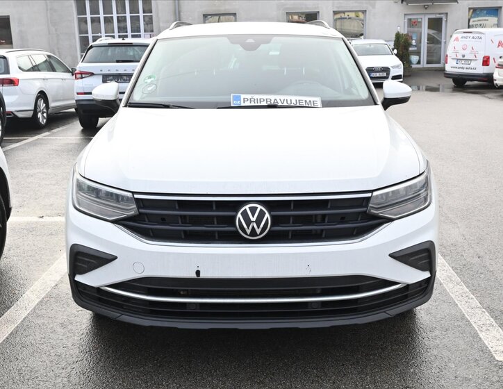 Volkswagen Tiguan 1