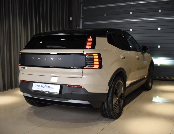 Volvo EX30 SUV / Terénní 0,0 315 kw