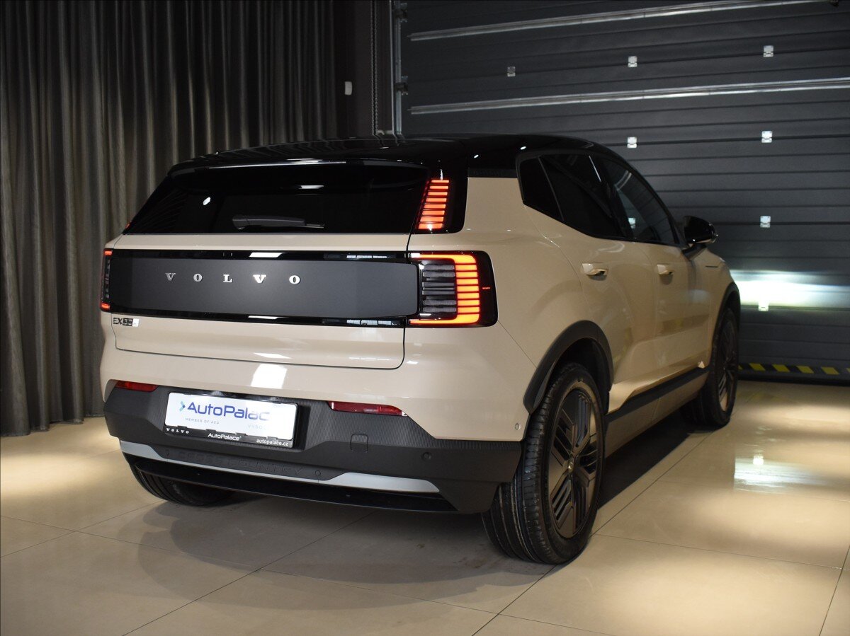 Volvo EX30 SUV / Terénní 0,0 315 kw