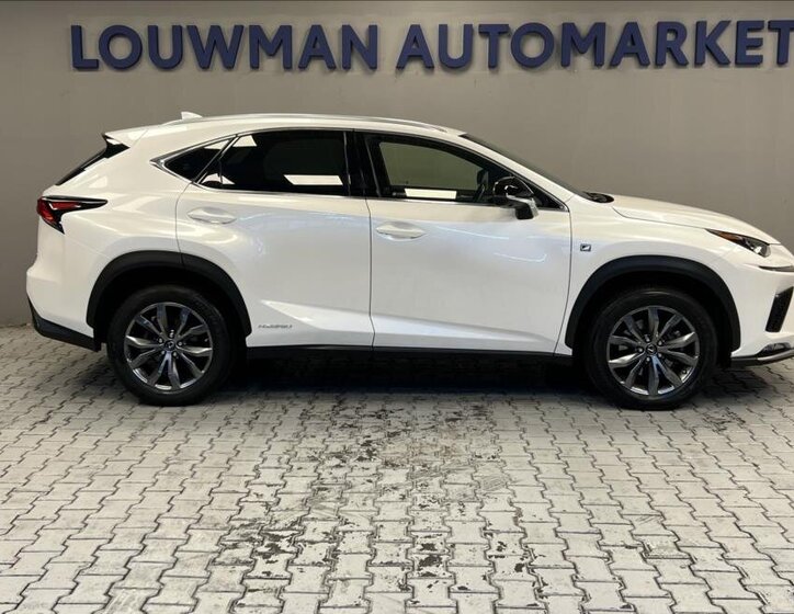 Lexus NX 300h SUV / Terénní 2,5 l 145 kw