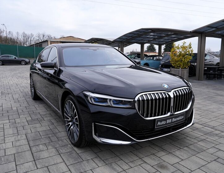 BMW Řada 7 Sedan / Limuzína 6,6 l 430 kw