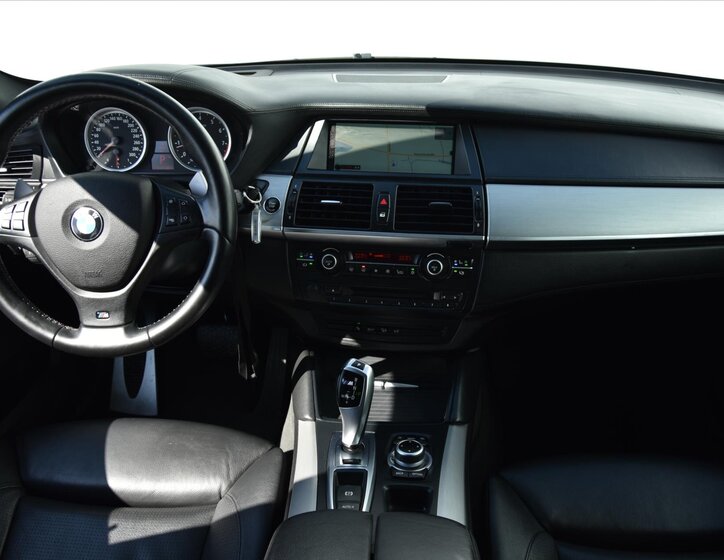 BMW X6 SUV / Terénní 4,4 l 408 kw