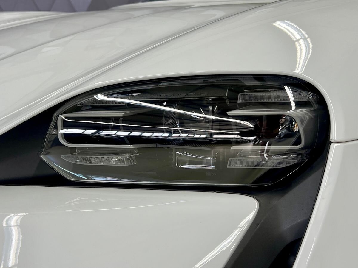 Porsche Taycan Sedan / Limuzína 0,0 320 kw