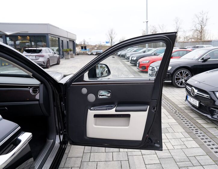 Rolls-Royce Ghost Sedan 6,6 l 420 kw