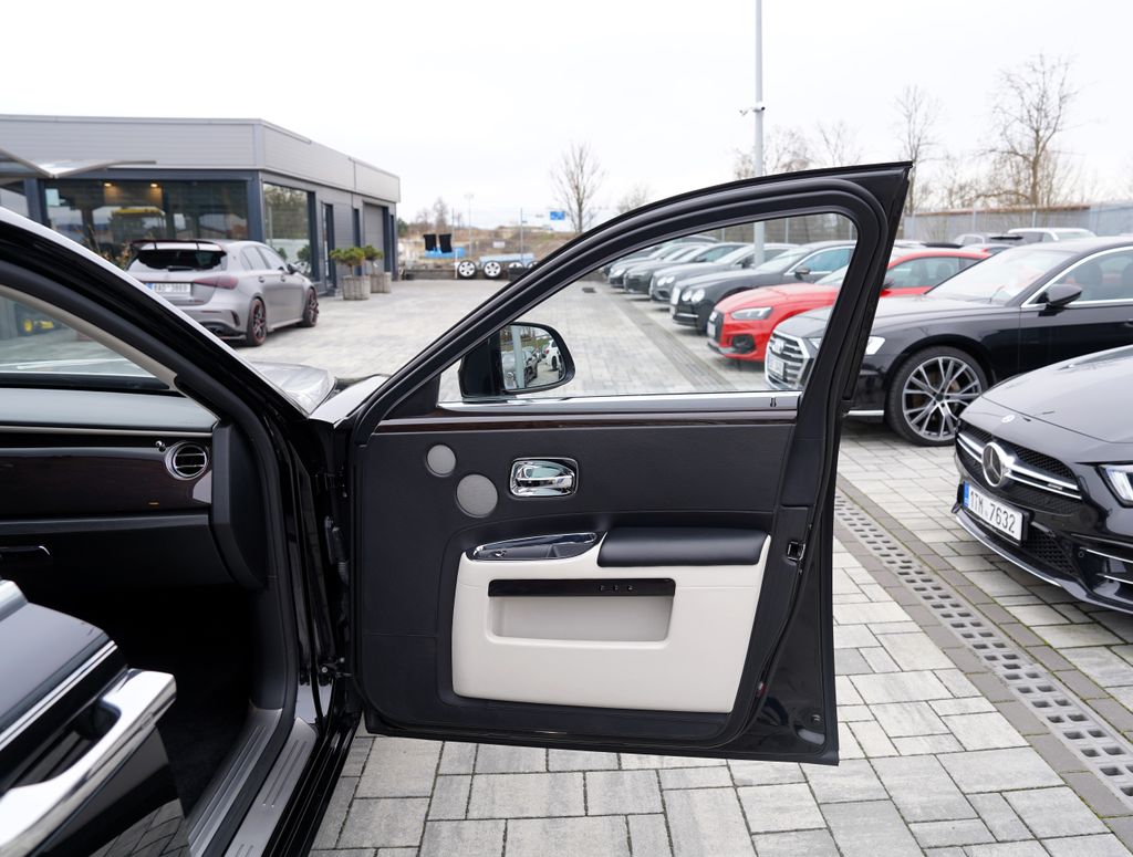 Rolls-Royce Ghost Sedan 6,6 l 420 kw