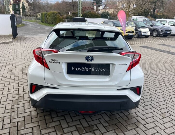 Toyota C-HR SUV / Terénní 1,8 l 72 kw