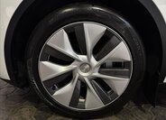 Tesla Model Y 35