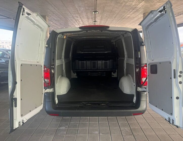 Mercedes-Benz Vito 9