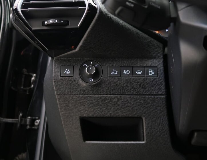 DS Automobiles DS7 Crossback SUV / Terénní 1,6 l 147 kw