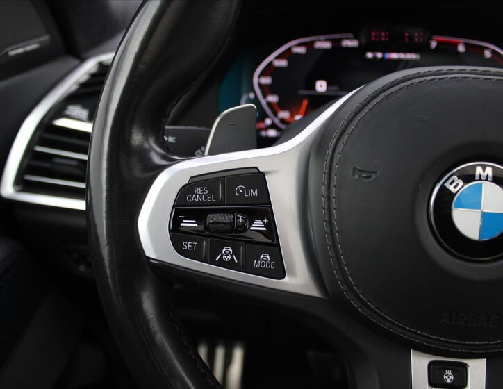 BMW X7 SUV 4,4 l 390 kw