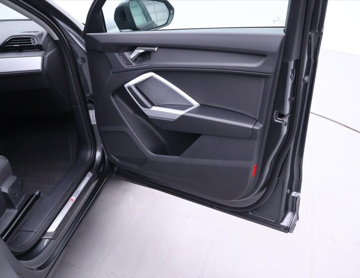 Audi Q3 SUV / Terénní 1,5 l 110 kw