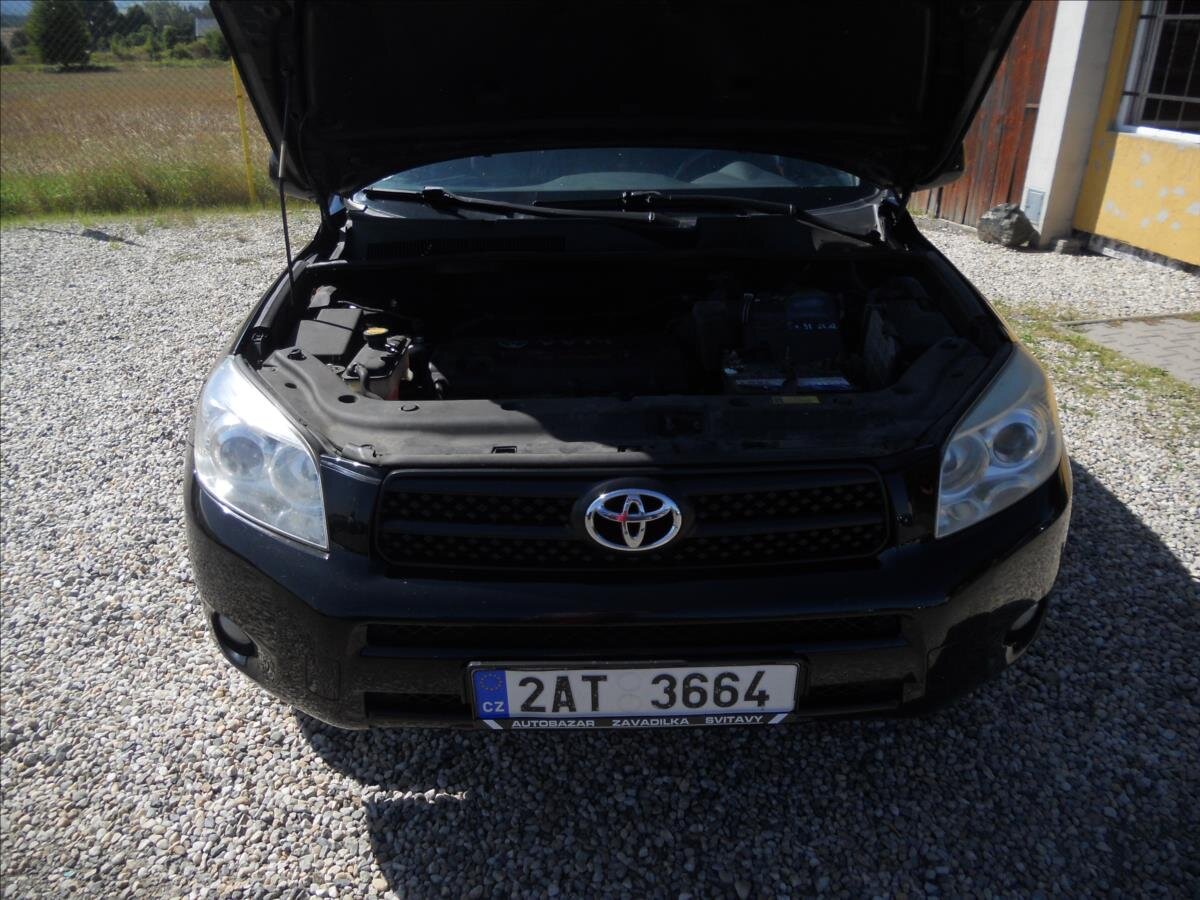 Toyota RAV4 Kombi 2,0 l 112 kw