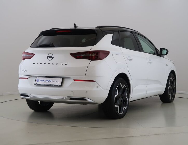 Opel Grandland SUV / Terénní 1,6 l 147 kw