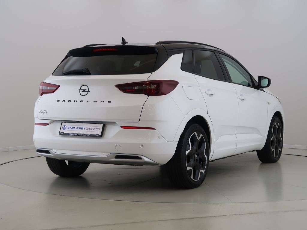 Opel Grandland SUV / Terénní 1,6 l 147 kw