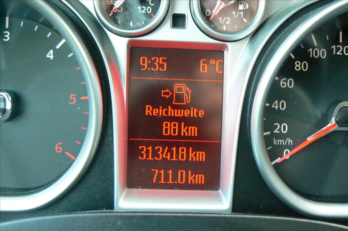 Ford Kuga SUV / Terénní 2,0 l 100 kw
