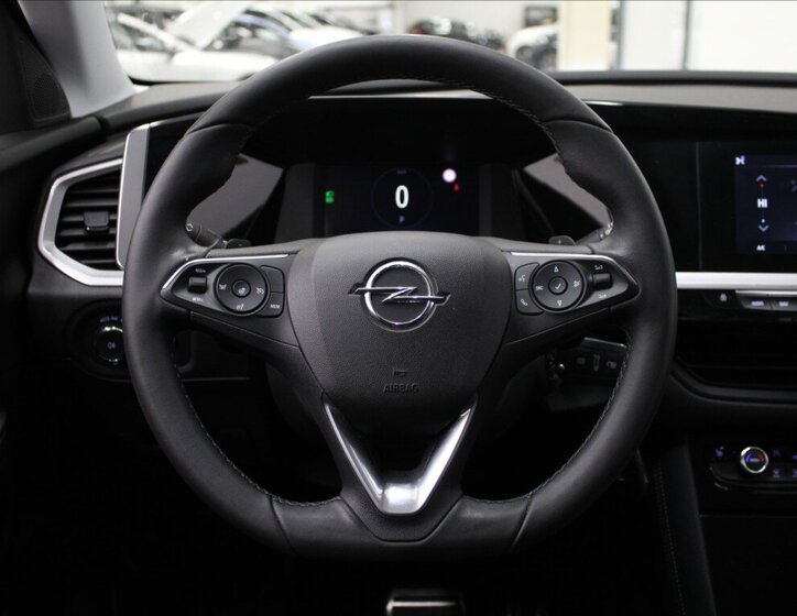 Opel Grandland SUV / Terénní 1,2 l 96 kw