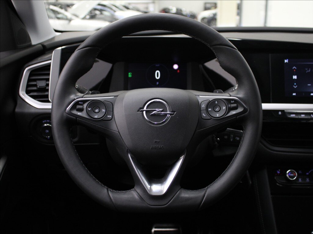 Opel Grandland SUV / Terénní 1,2 l 96 kw