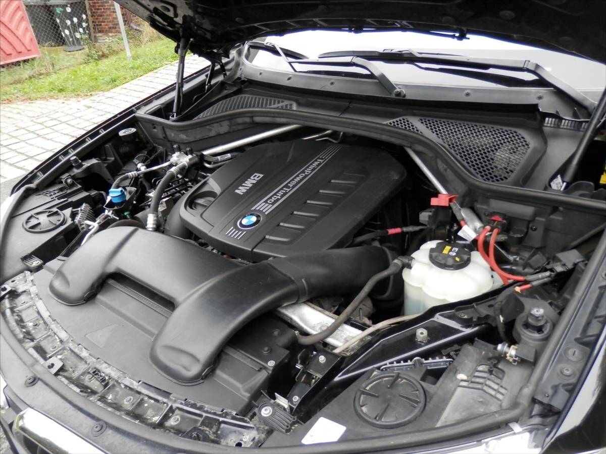 BMW X5 Kombi 3,0 l 190 kw