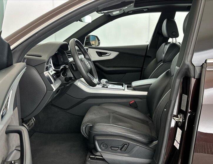 Audi Q8 SUV / Terénní 3,0 l 250 kw