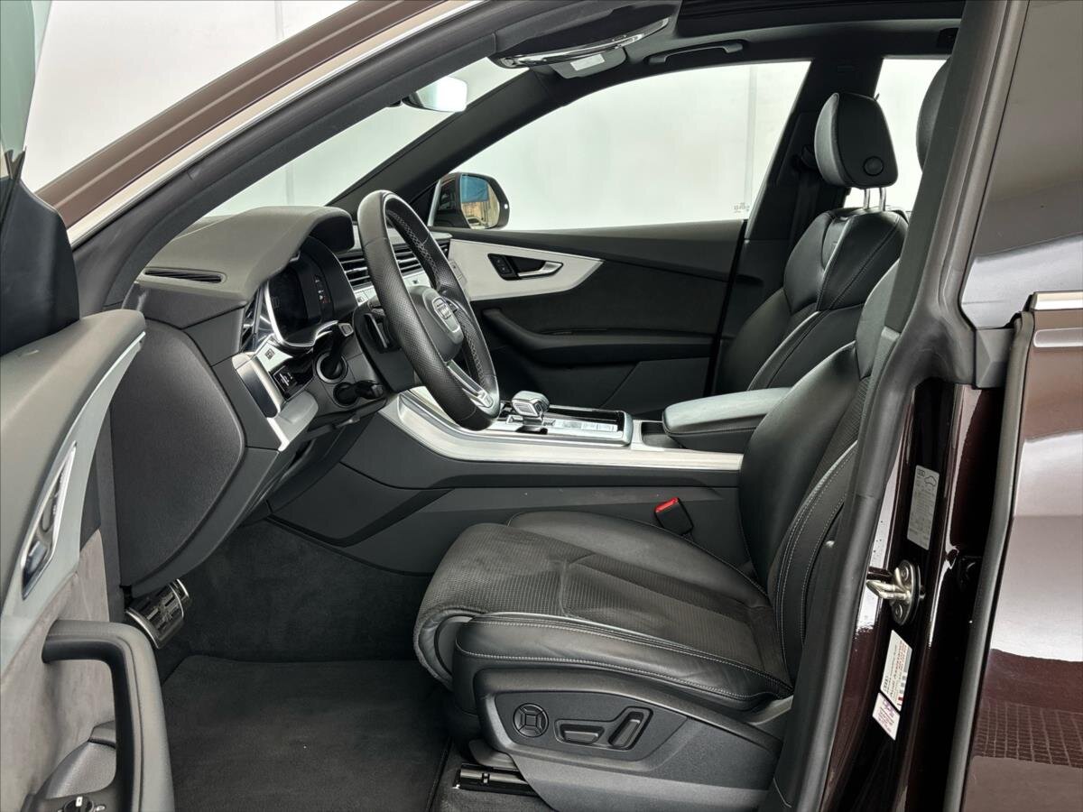 Audi Q8 SUV / Terénní 3,0 l 250 kw