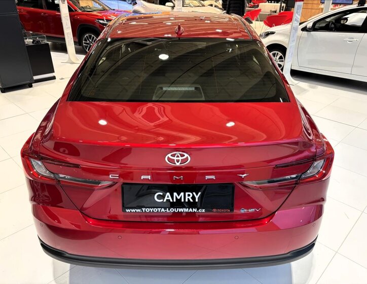 Toyota Camry 6