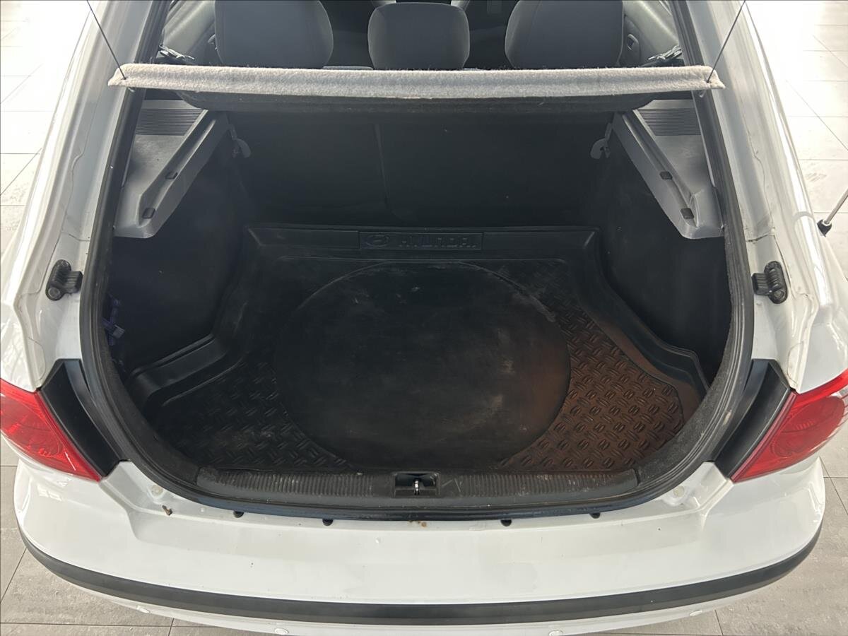 Hyundai Elantra Liftback 1,6 l 77 kw