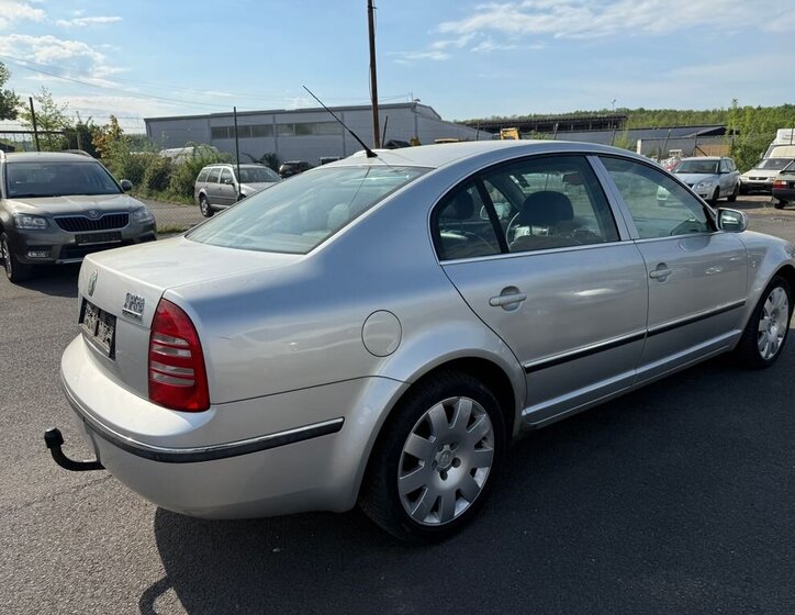 Škoda Superb Sedan / Limuzína 2,8 l 142 kw