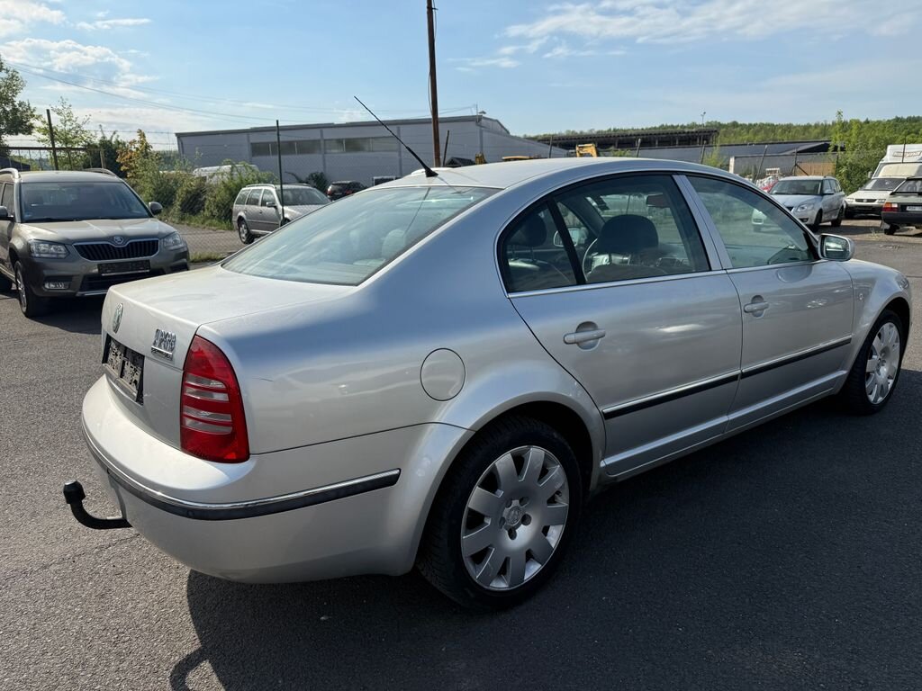 Škoda Superb Sedan / Limuzína 2,8 l 142 kw