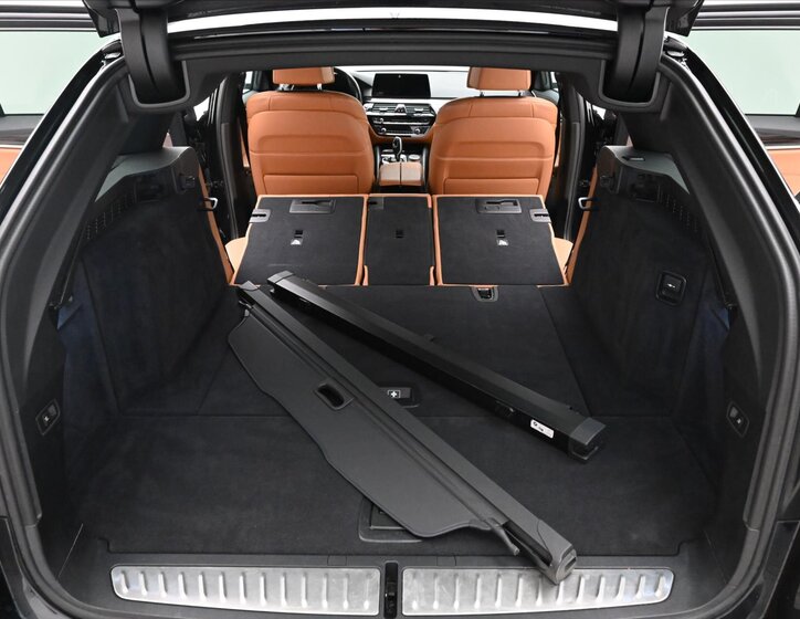 BMW Řada 5 Kombi 3,0 l 195 kw