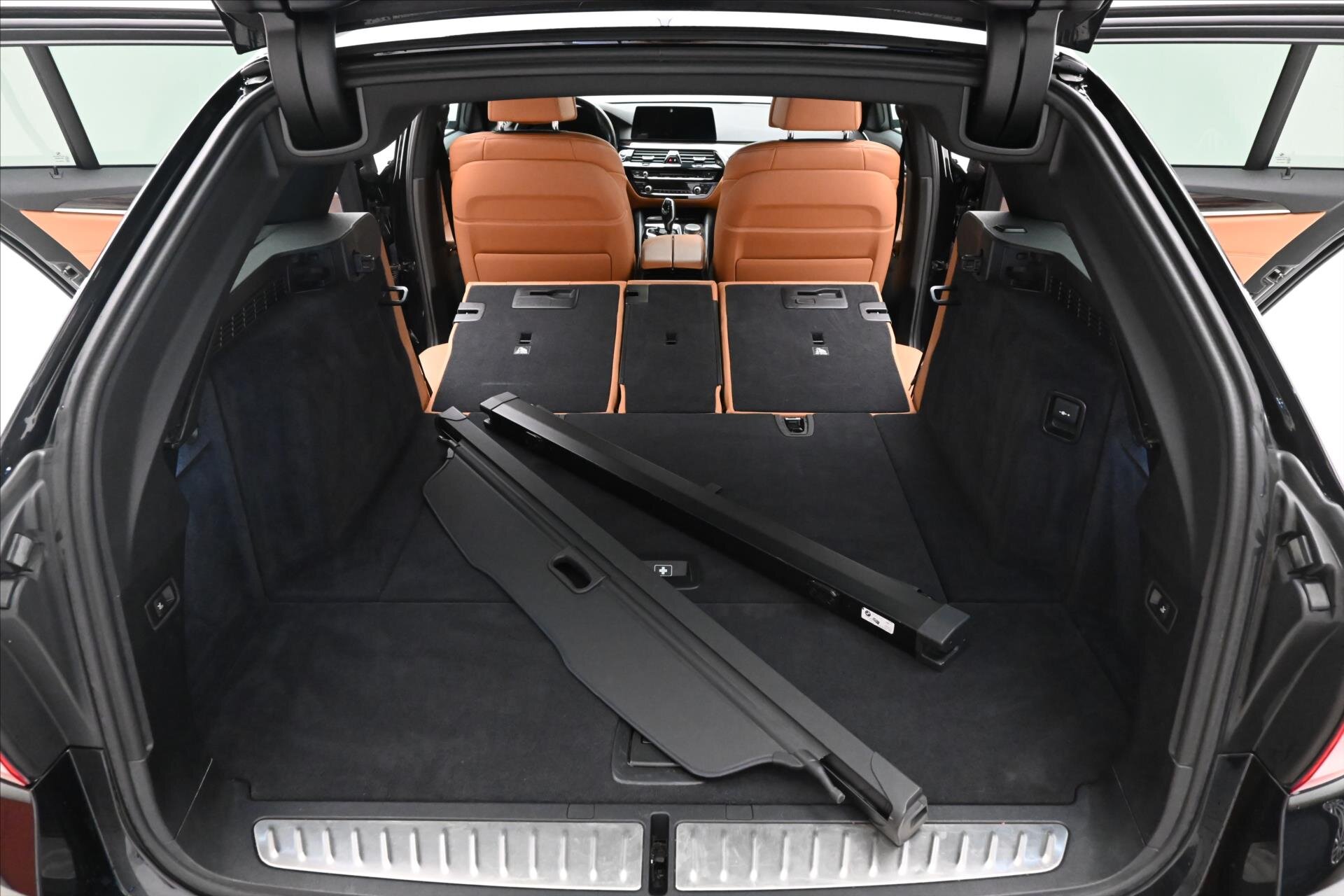 BMW Řada 5 Kombi 3,0 l 195 kw