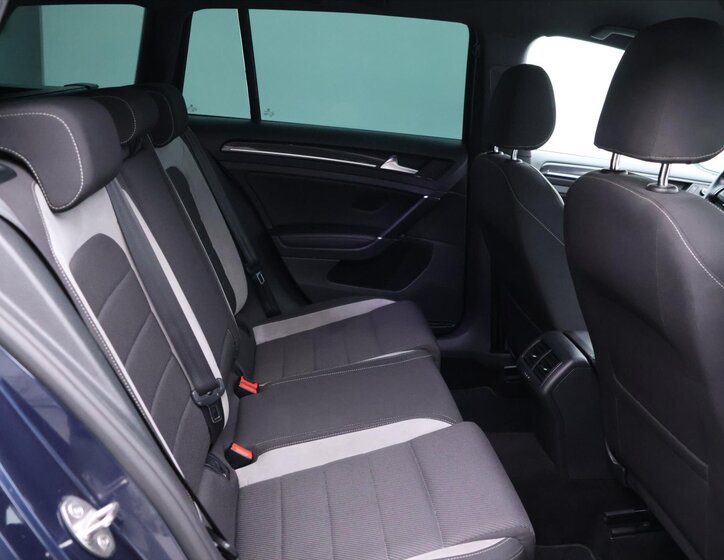 Volkswagen Golf Kombi 2,0 l 221 kw