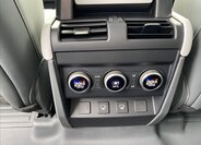 Land Rover Defender 16