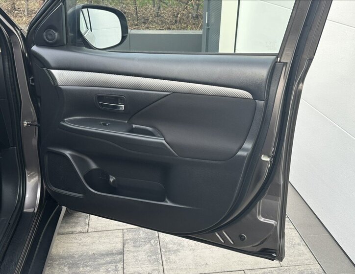 Mitsubishi Outlander SUV / Terénní 2,3 l 110 kw