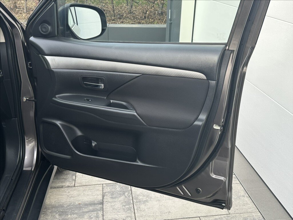 Mitsubishi Outlander SUV / Terénní 2,3 l 110 kw