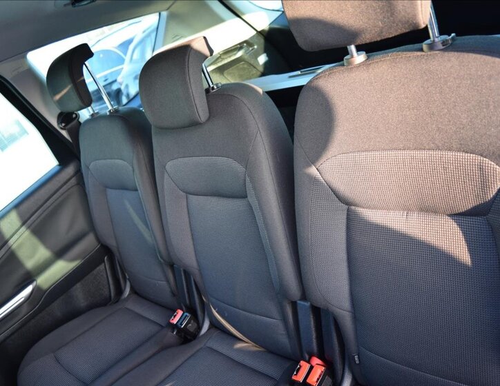 Ford S-MAX MPV 2,0 l 107 kw