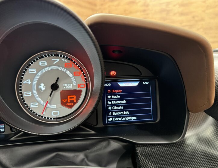 Ferrari F8 Kabriolet 3,9 l 530 kw