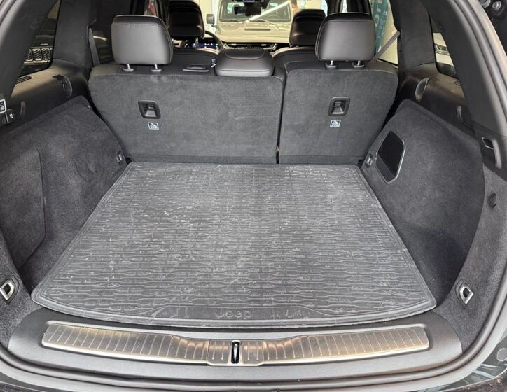 Jeep Grand Cherokee 19