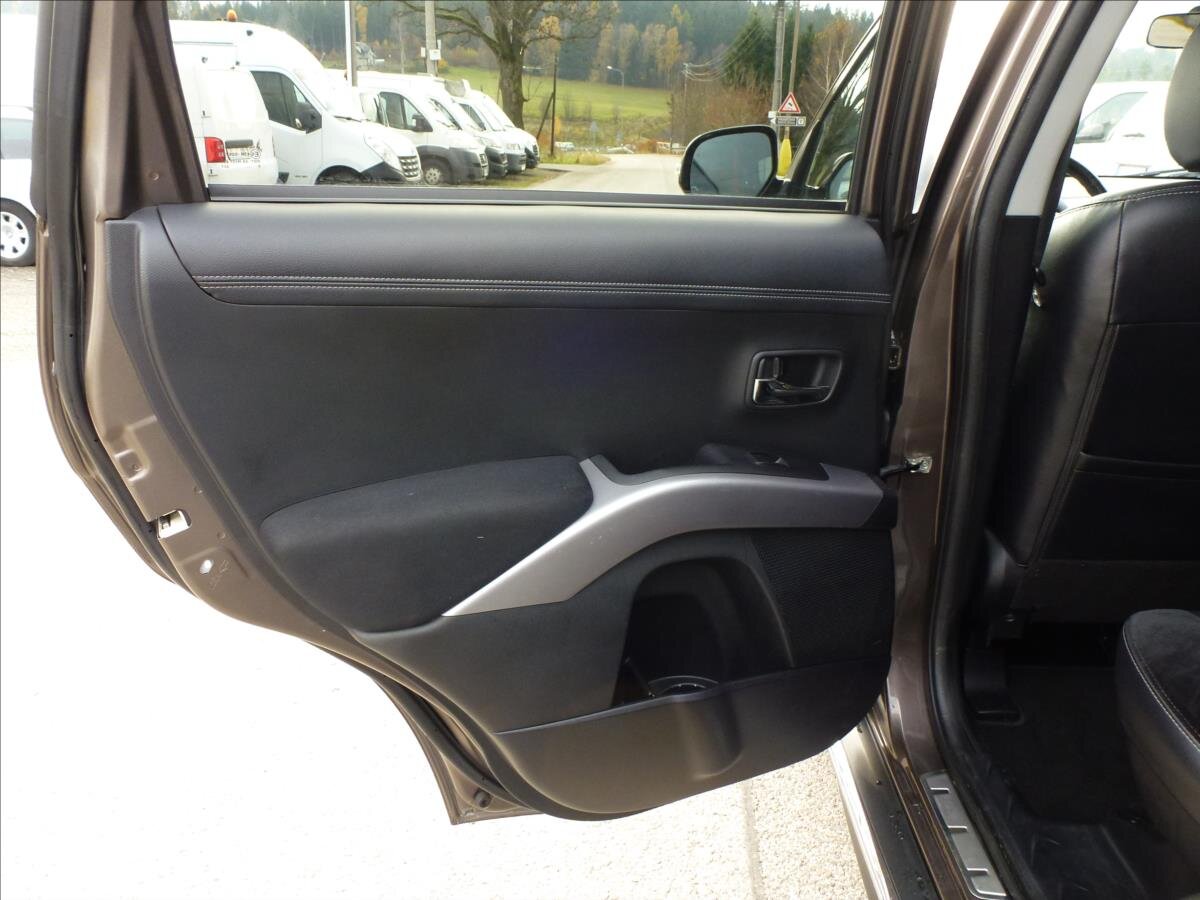 Mitsubishi Outlander Kombi 2,3 l 130 kw