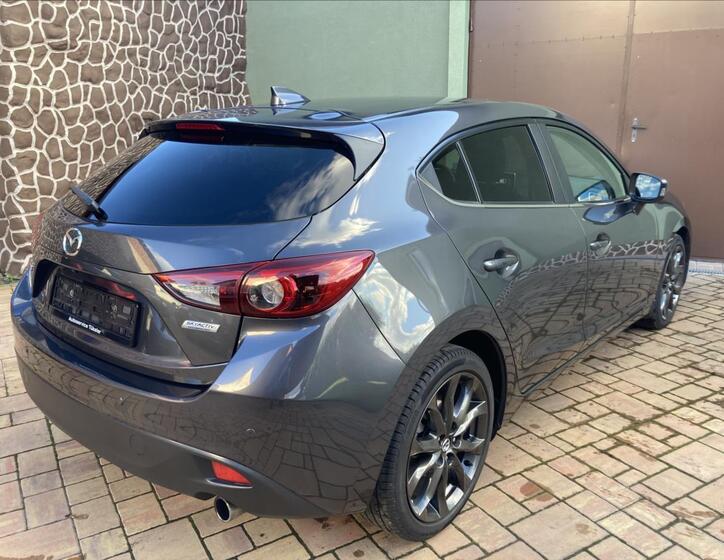Mazda 3 4