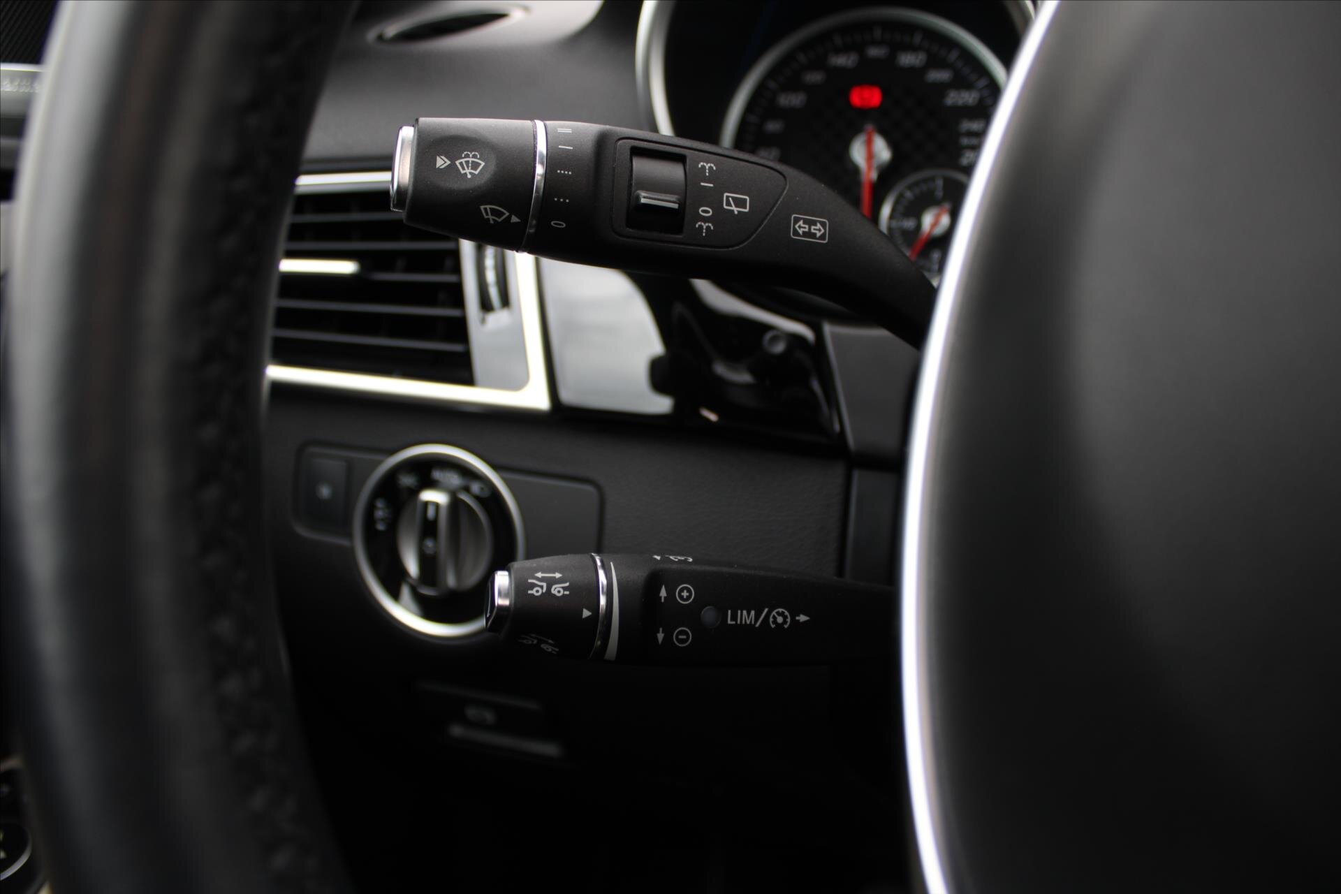 Mercedes-Benz GLE SUV 4,7 l 335 kw