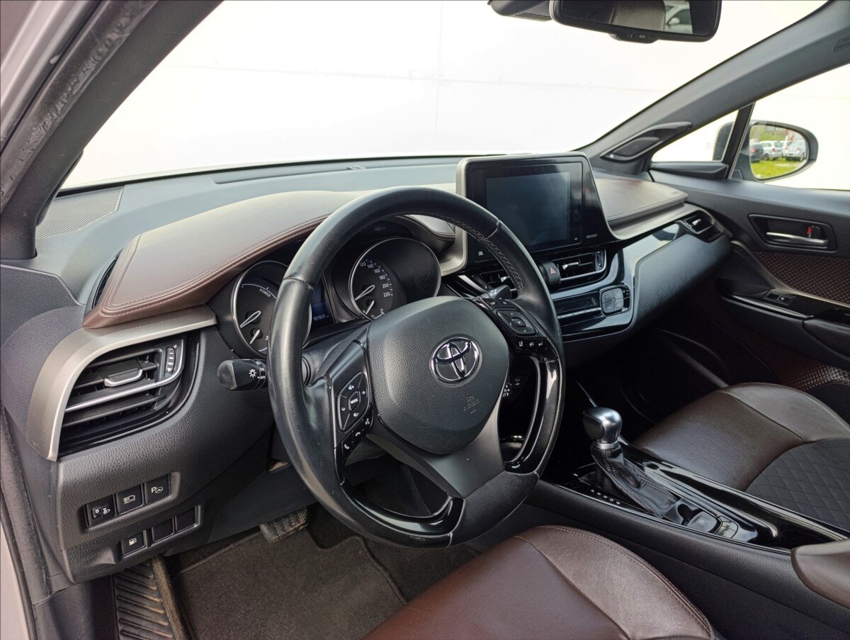 Toyota C-HR Hatchback 1,8 l 72 kw