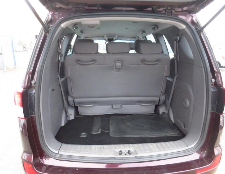 SsangYong Rodius VAN-Minibus 2,0 l 114 kw